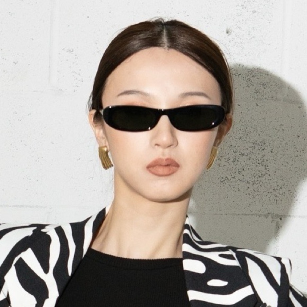 Chic Black Sunglasses
